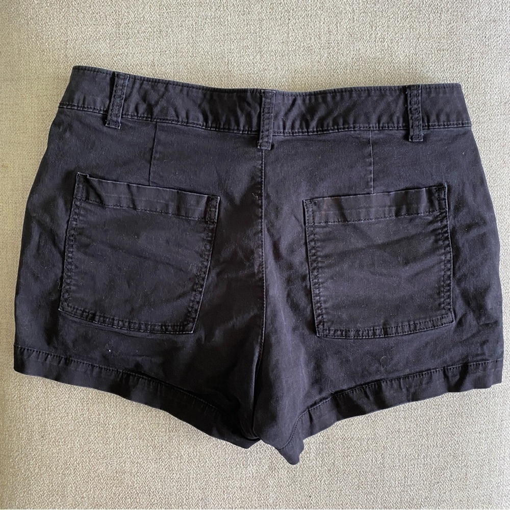 Gap Black Mid Rise 3” Shorts - Picture 3 of 7